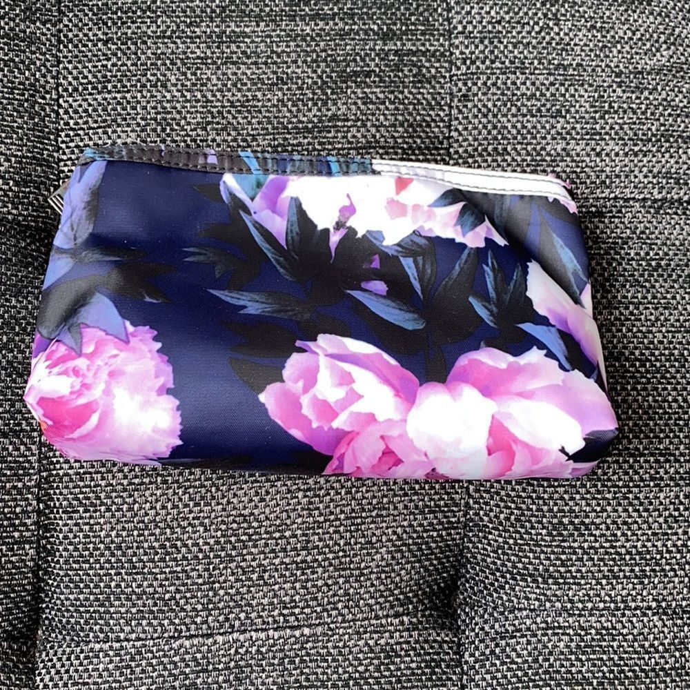 Make up bag - Picture 3 of 6